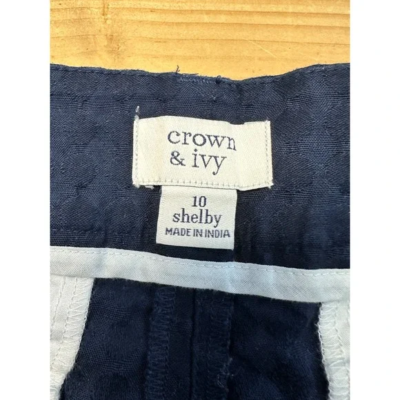 Crown & Ivy Womens Shelby Shorts Size 10 Blue Textured Scalloped Hem Casual - Picture 3 of 6